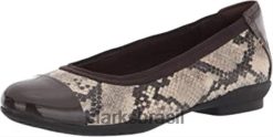 Clarks mulheres feminino sara orquídea ballet flat taupe cobra patente combi clarks RJZRN894 combinação de patente de cobra taupe